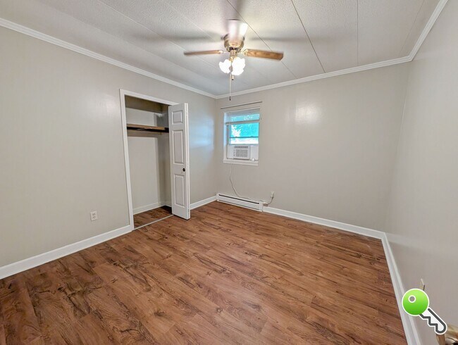 Foto del edificio - Charming 3BR Home with Covered Parking & Fenced Yard