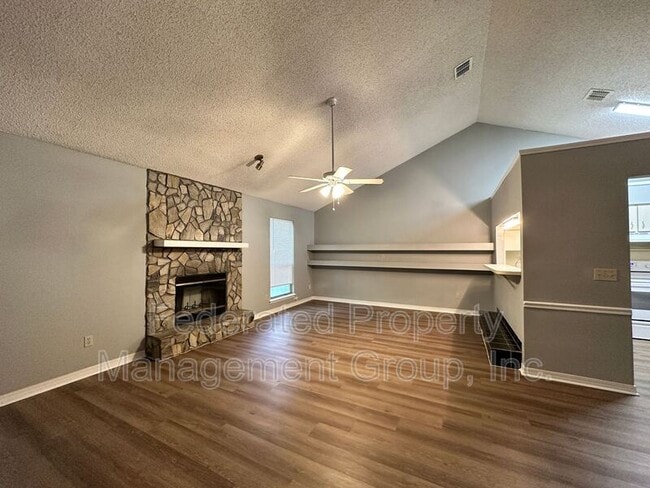 Foto del edificio - 1680 Sandy Hollow Loop