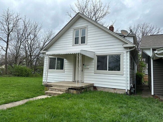 Foto del edificio - Spacious 4-Bed/1-Bath Columbus Haven: Comf...