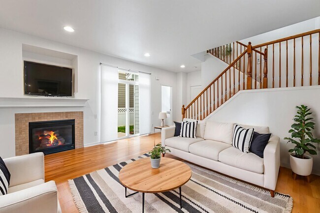 Building Photo - Gorgeous 3-Bed, 2.5-Bath Home With Great A...