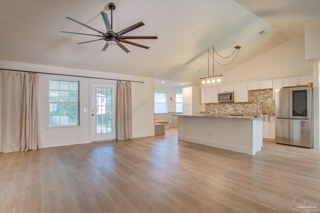 Foto del edificio - 174 Emmons Ln
