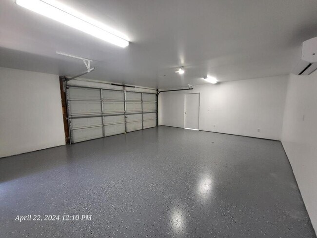 Building Photo - 2845 E McVicar Ave