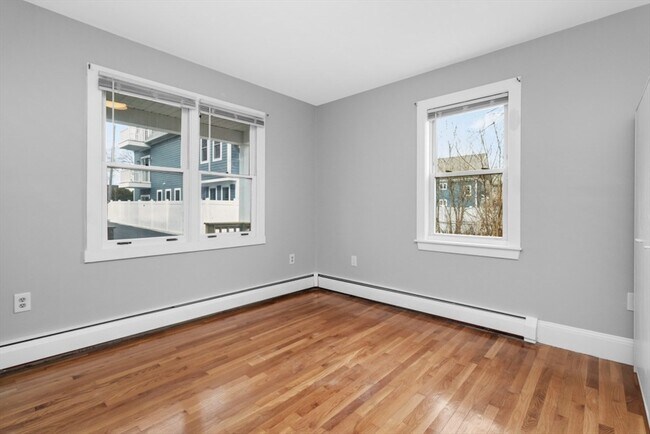 Building Photo - 66R Stanley St