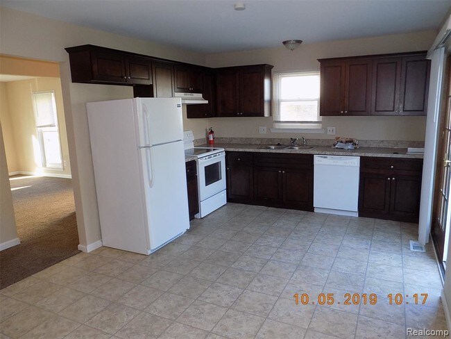 Building Photo - 37349 Charter Oaks Blvd