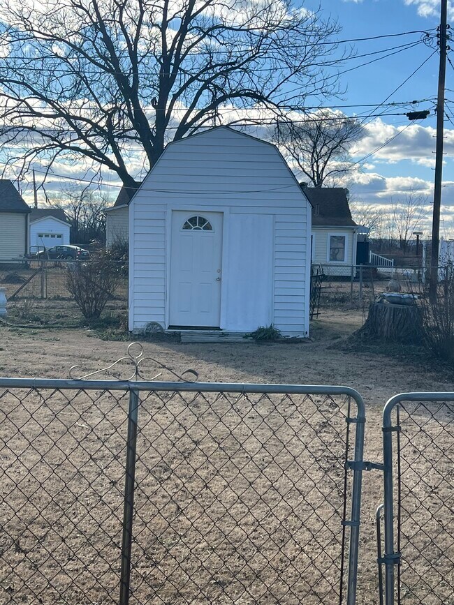 Foto del edificio - 108 Circle Dr