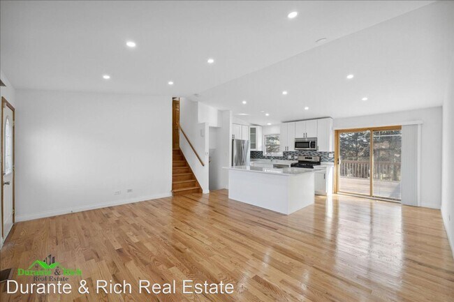 Building Photo - 3 br, 1.5 bath House - 3903 N. Galesburg Ave