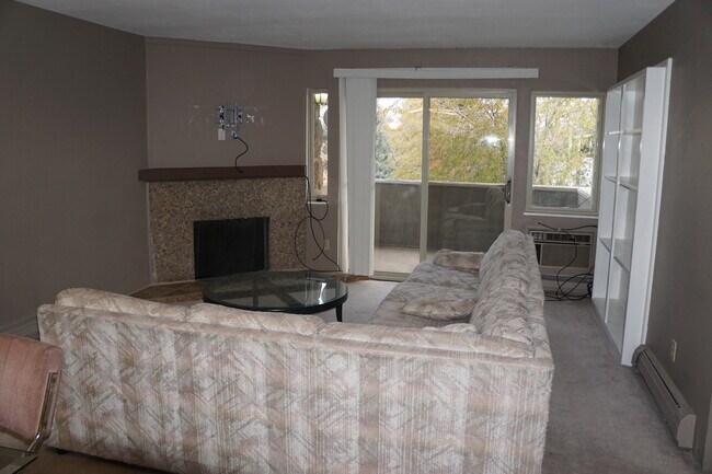 Living Room - 3120 Corona Trl