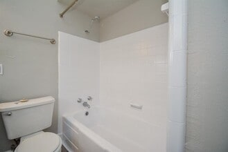 Building Photo - 2718 Wroxton Rd