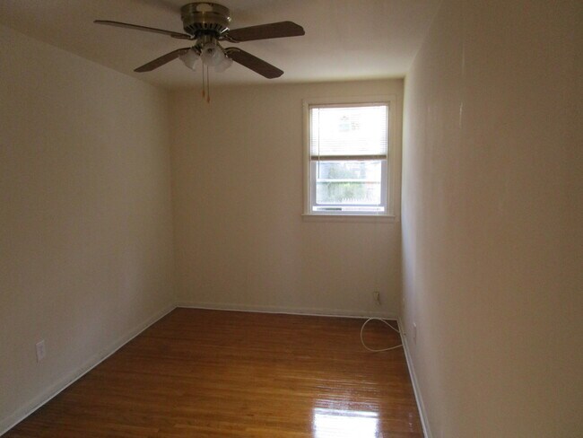 Foto del edificio - 906 E. Durard St. 1st Fl
