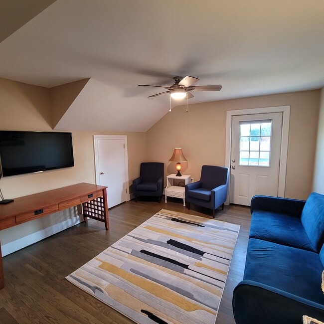 Spacious living room - 1235 Gardners Neck Rd