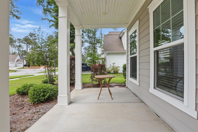 Foto del edificio - Spacious 5 Bedroom Home in Richmond Hill’s Waterways Community