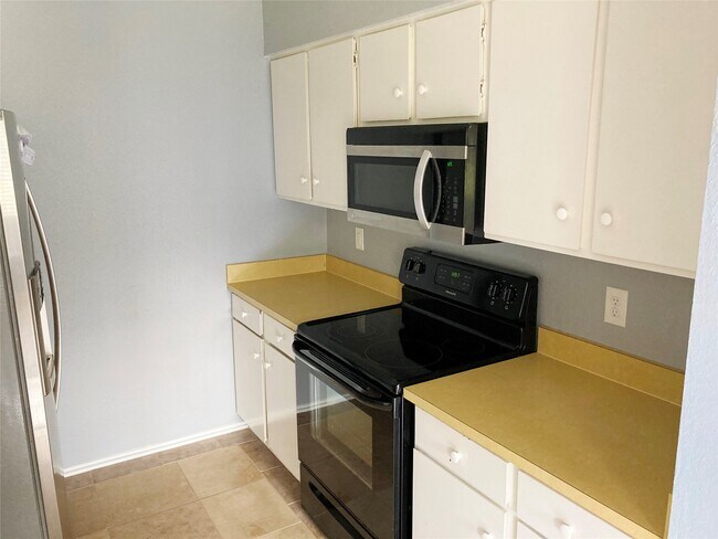Building Photo - 12009 Greenwood Forest Dr