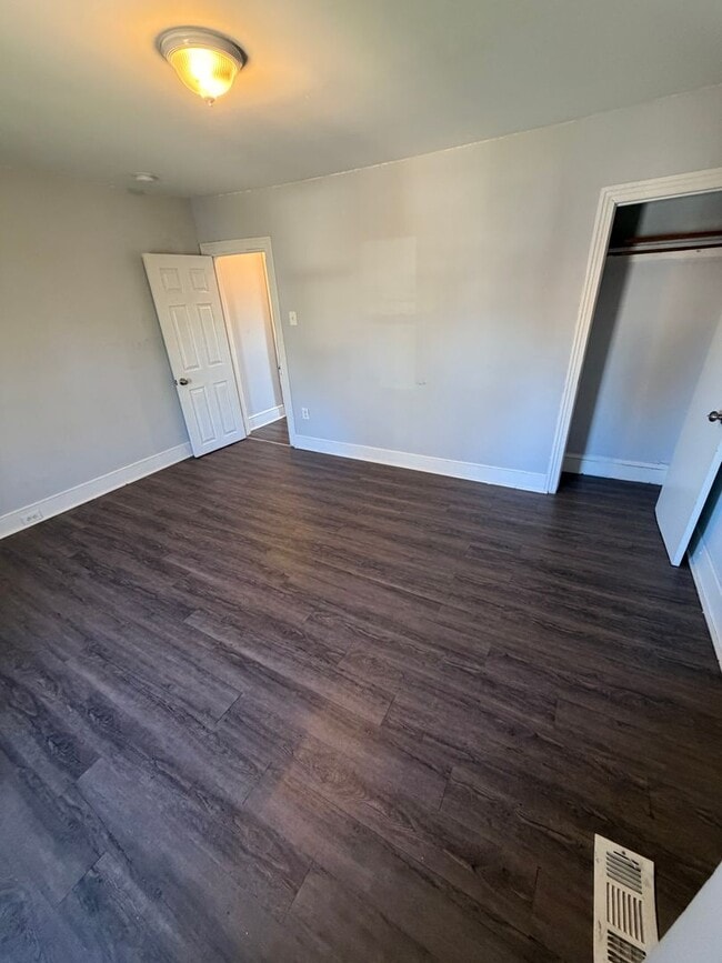 Building Photo - House for Rent