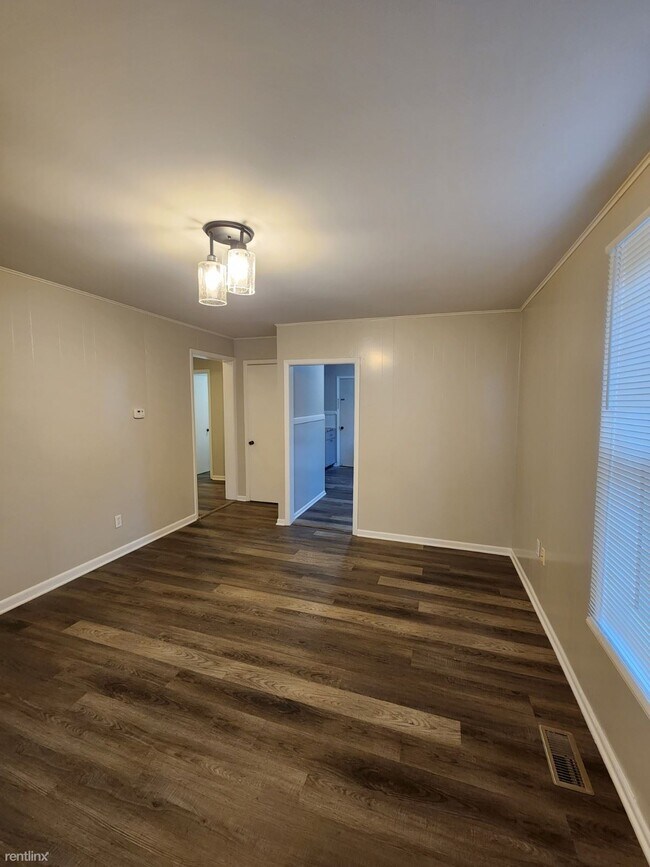 Building Photo - 2 br, 1 bath Duplex - 521 S Oak St