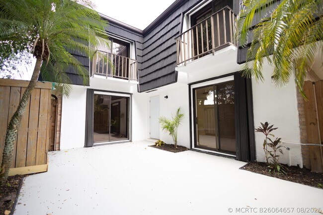 Foto del edificio - 317 Woodland Rd