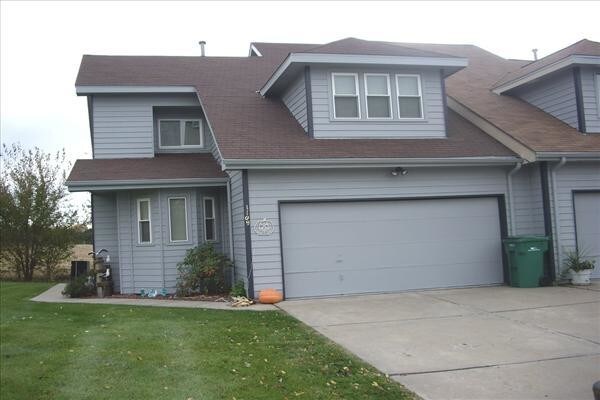 Primary Photo - 2 Story Duplex w/Loft