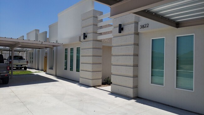 Foto del edificio - 3822 Las Vistas Ln