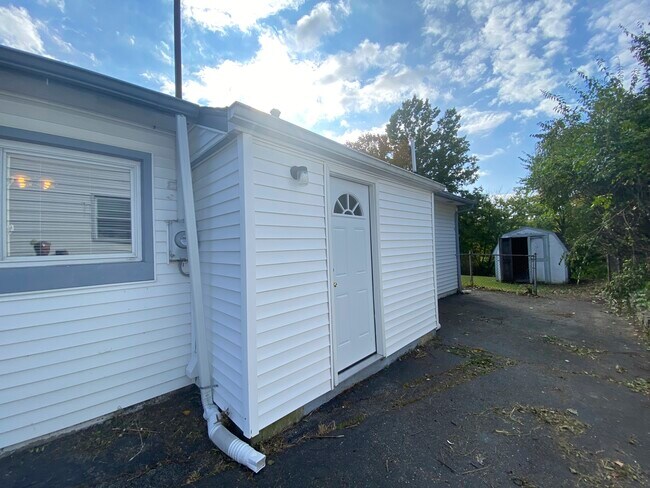Building Photo - 3219 Rinda Ln