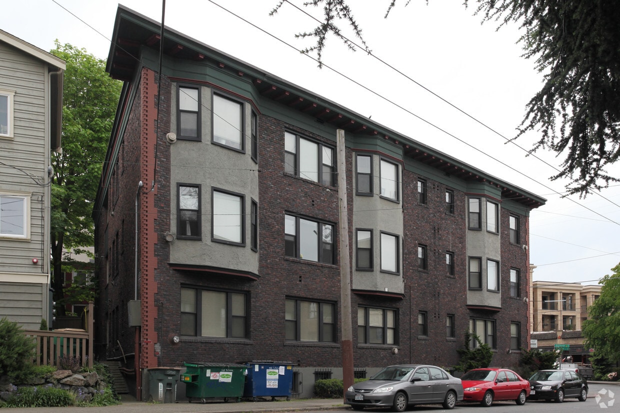 Building Photo - Heights Court