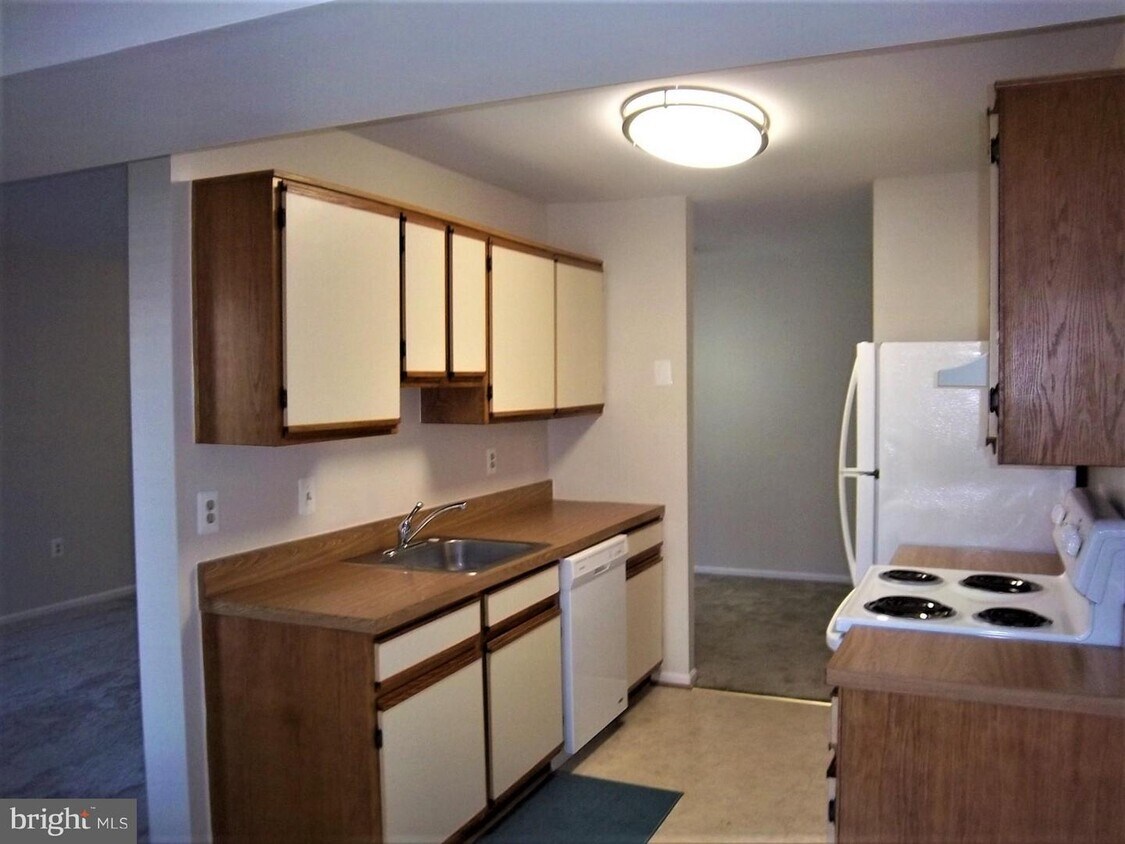 9557 Coggs Bill Dr Unit 102, Manassas, VA 20110 Condo for Rent in