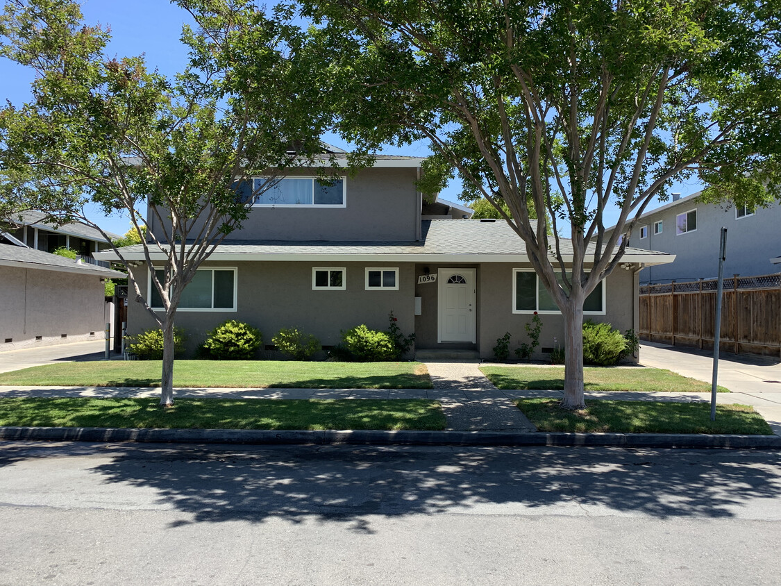 Primary Photo - 1096 Topaz Ave