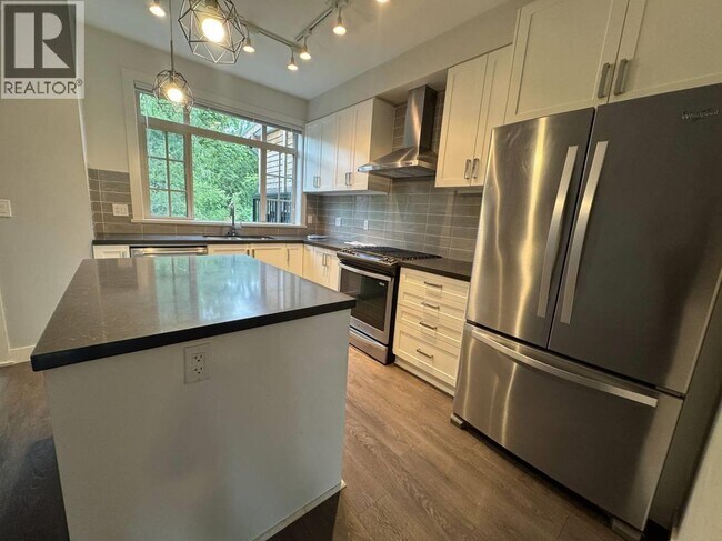 Photo du bâtiment - 13305-13240 240 St