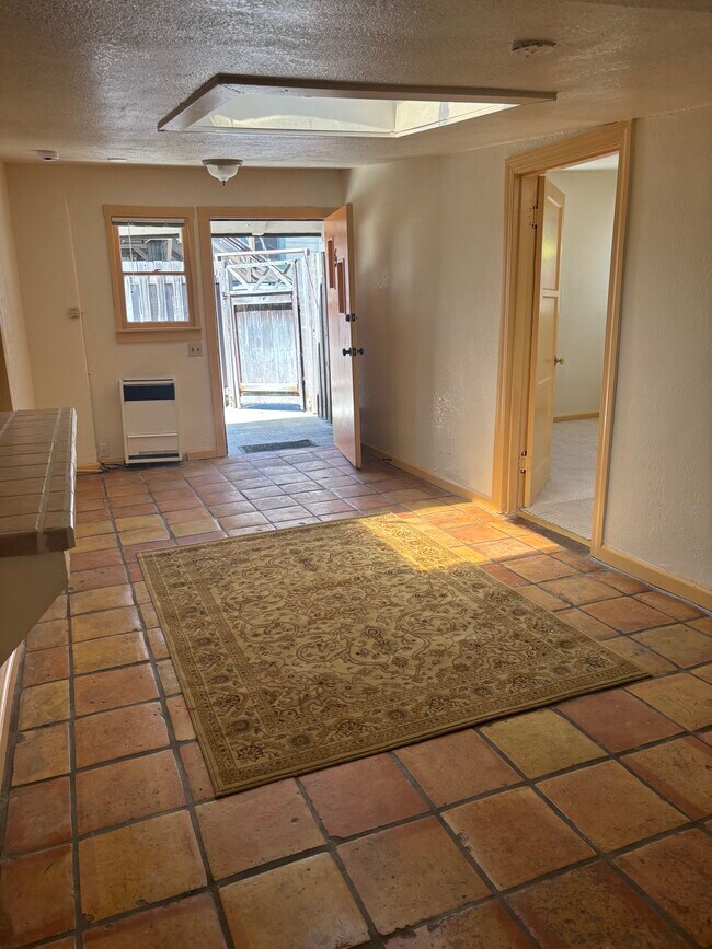 Foto del edificio - 2308 Woolsey St