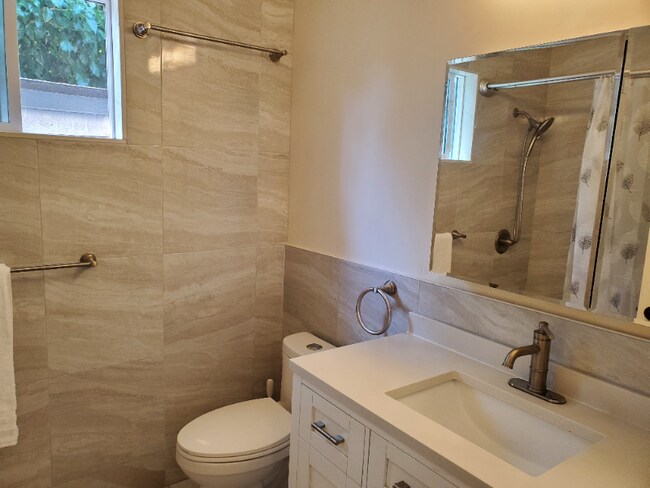 Building Photo - 3013 Veteran Ave