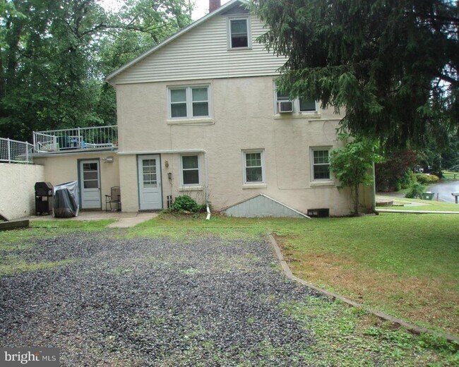 Building Photo - 103 S Ironstone Dr