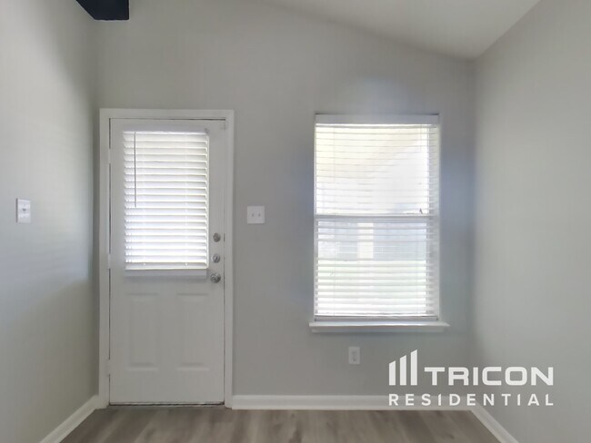 Foto del edificio - 6930 Garnet Trail Ln
