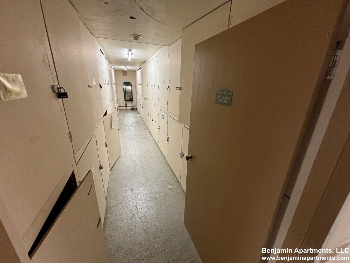 Building Photo - 24 Whites Ave