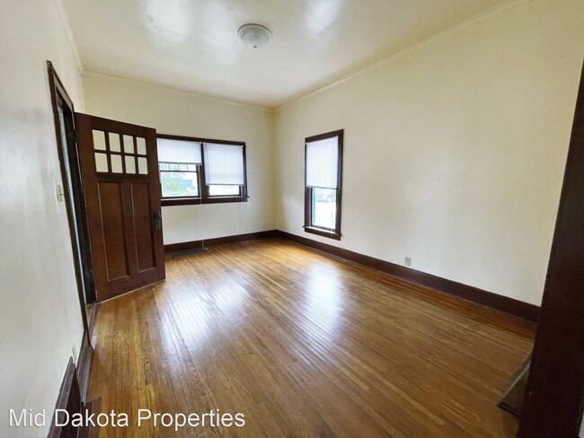 Foto del edificio - 2 br, 1 bath House - 723 W 5th