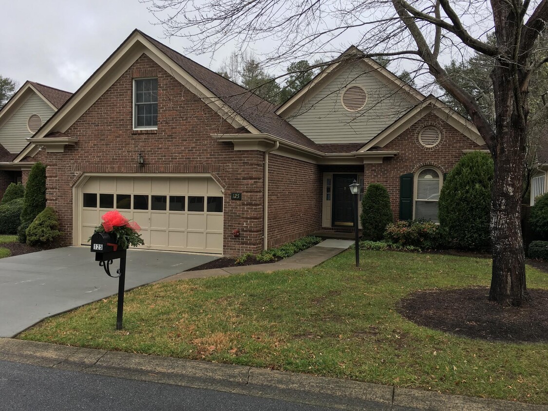 Primary Photo - 125 Glenbrook Drive-Large home close to do...