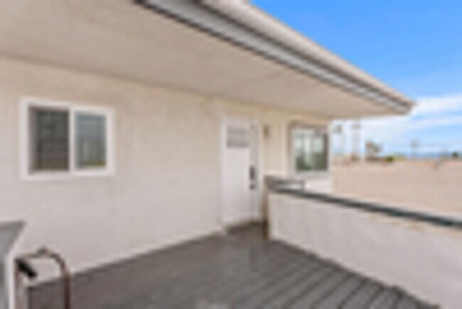 Building Photo - 303 Ola Vista