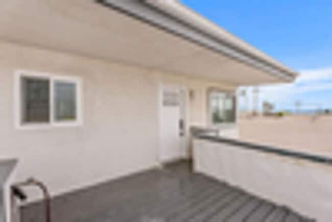 Building Photo - 303 S Ola Vista