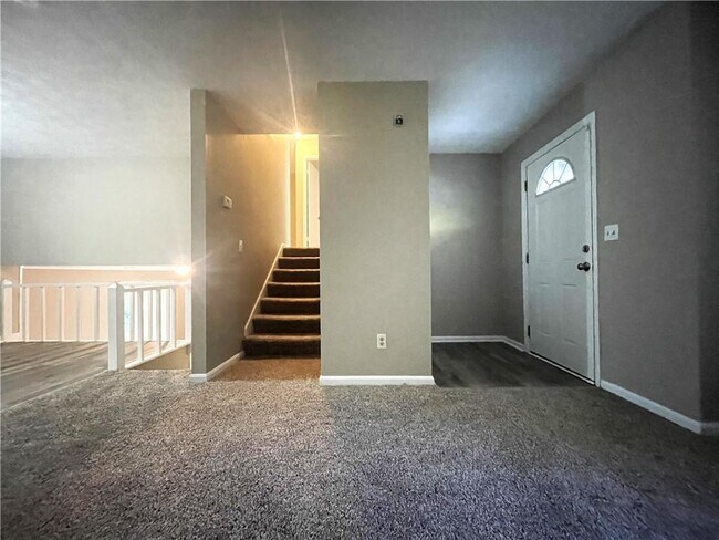 Foto del edificio - 548 Cathwood Ln