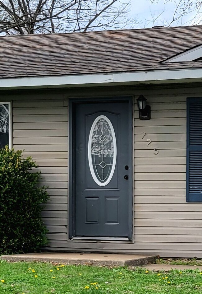 Foto del edificio - Renovated and Move In Ready...725 Ashland, Mitchell, IL 62040
