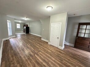 Building Photo - 440 W Fisher Ave