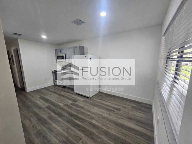 Photo - 1730 Acapulco Dr Apartment