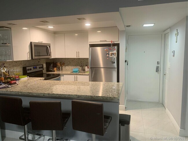 Building Photo - 14401 N Kendall Dr
