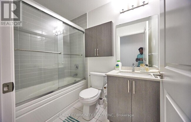 Building Photo - 3121 Sheppard Ave E