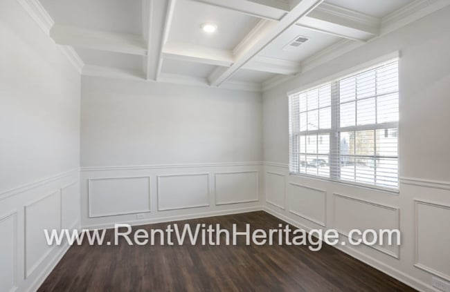 Building Photo - Custom DR Horton Home in Popular Overlook at Camp Creek/ Attention to Detail / Fantastic Location