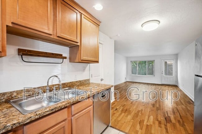 Foto del edificio - 118 12th Ave E