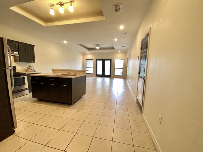 Foto del edificio - 6630 Garden Woods Ave