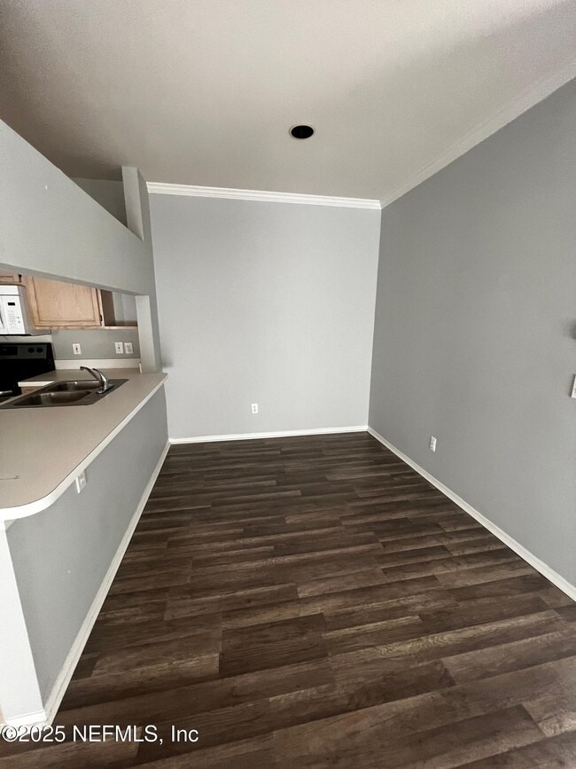 Building Photo - 201 Colima Ct