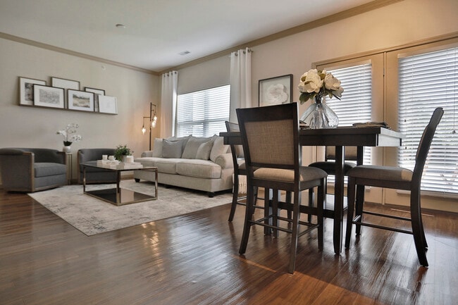 Building Photo - Palmera