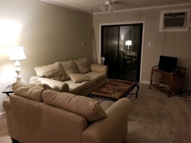 Building Photo - Ocean Front! Every day is a great day at the beach!!