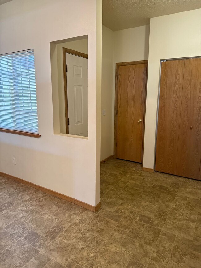 Foto del edificio - 210 10th St W