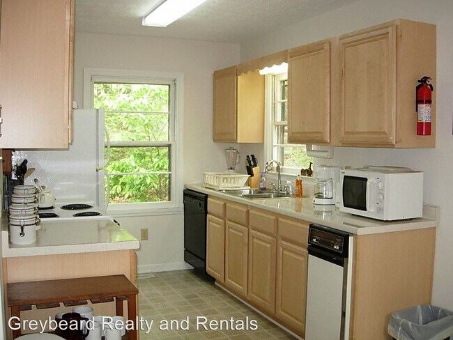 Foto del edificio - 3 br, 2 bath House - 231 Fern Way