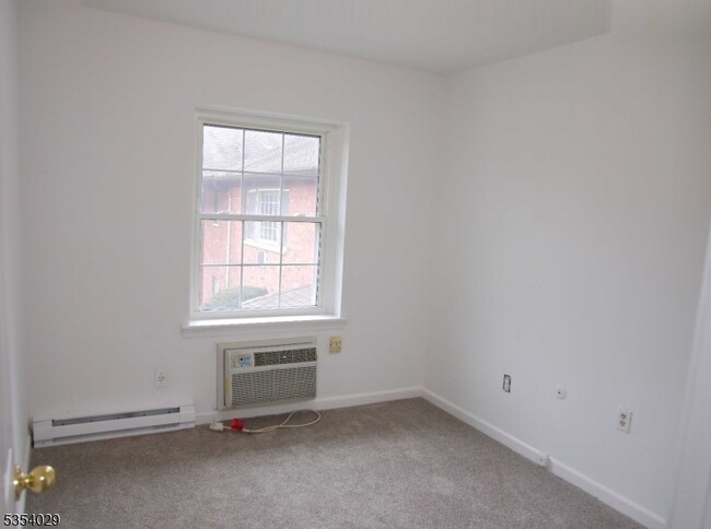 Building Photo - 16 B Lakeside Dr